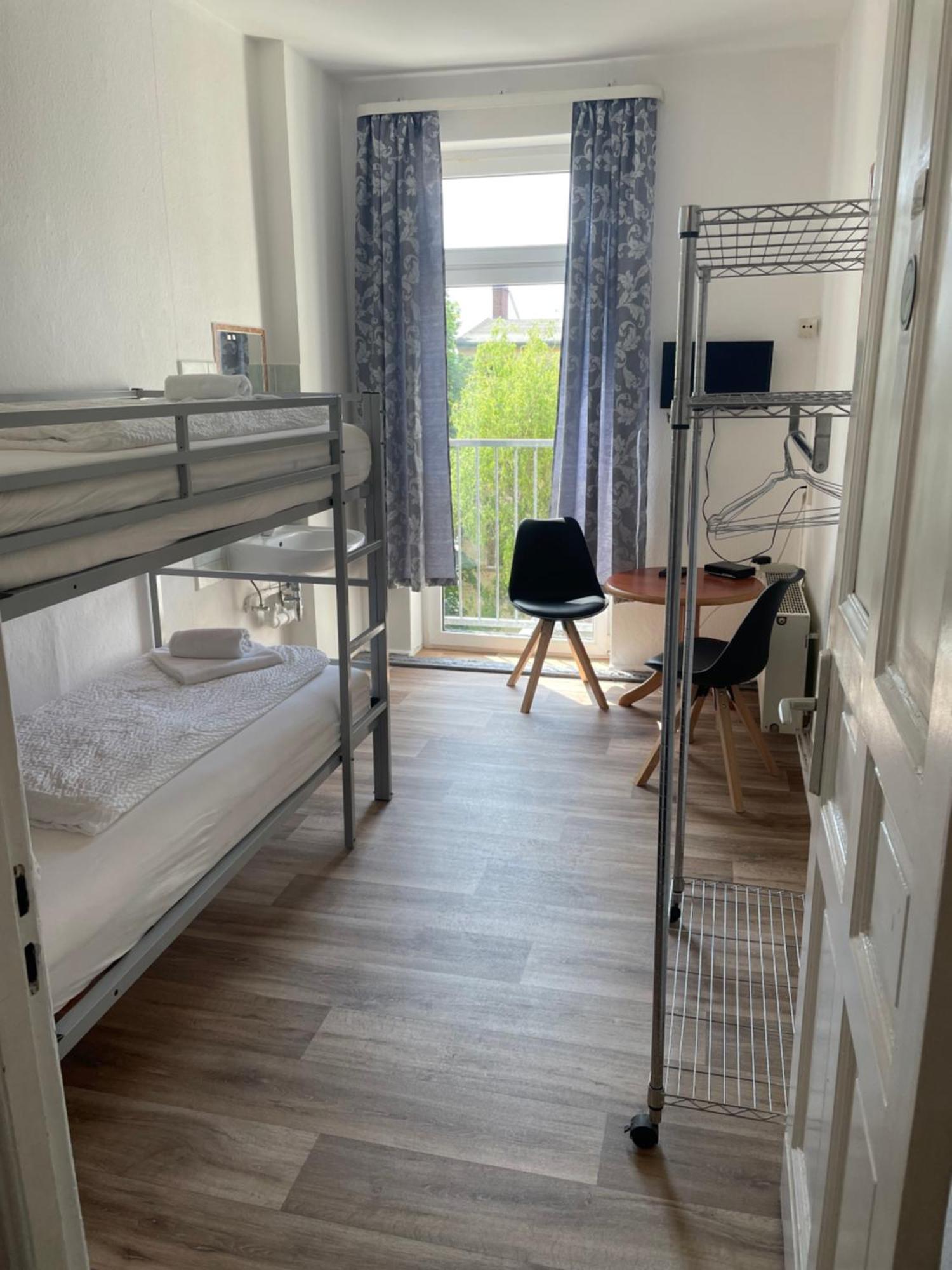 Hotel-Pension Adamshof Berlin Extérieur photo