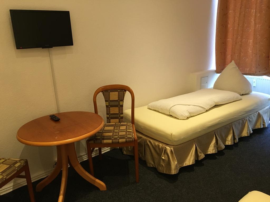 Hotel-Pension Adamshof Berlin Extérieur photo