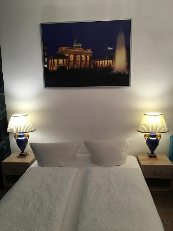 Hotel-Pension Adamshof Berlin Extérieur photo