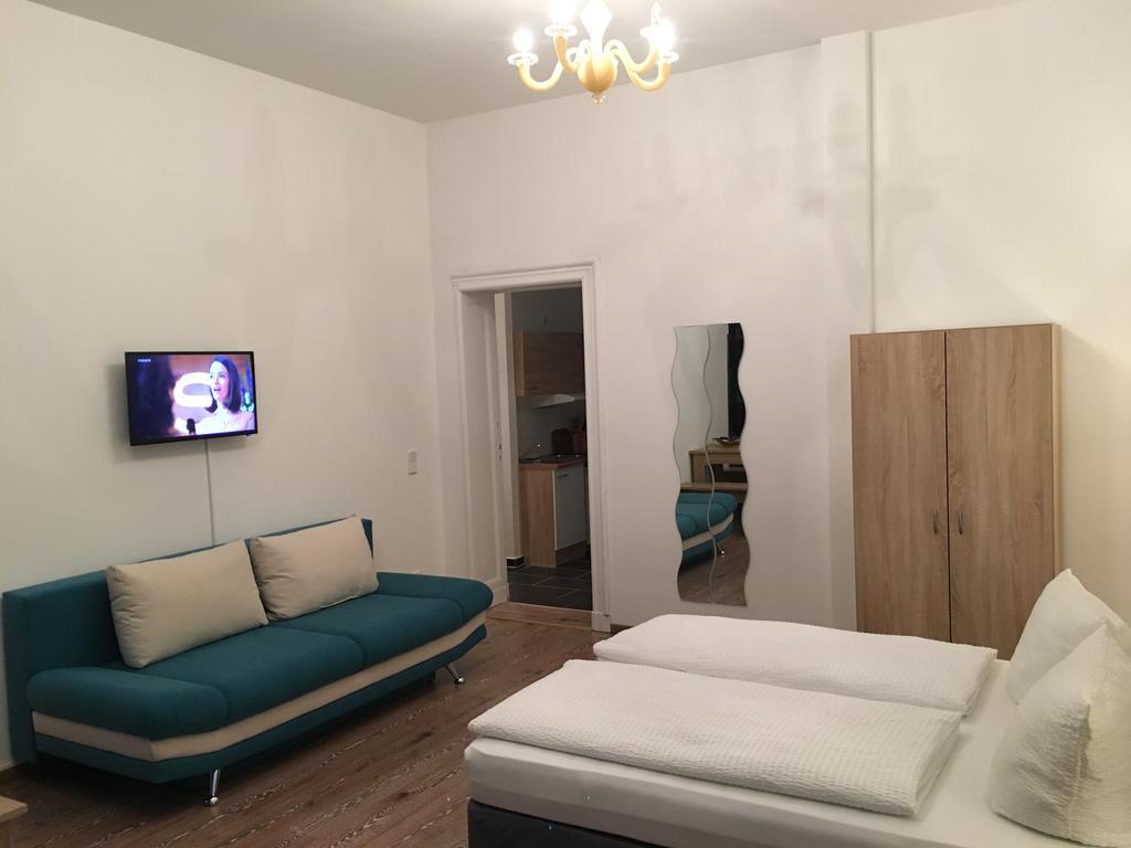 Hotel-Pension Adamshof Berlin Extérieur photo