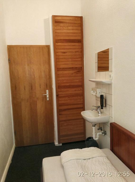 Hotel-Pension Adamshof Berlin Extérieur photo